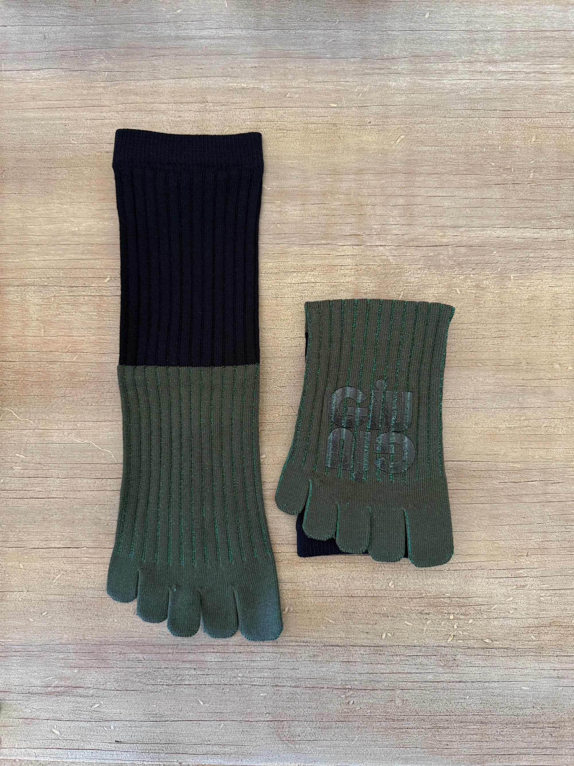 “AIR” Reflexology Socks & Foot Map Pouch